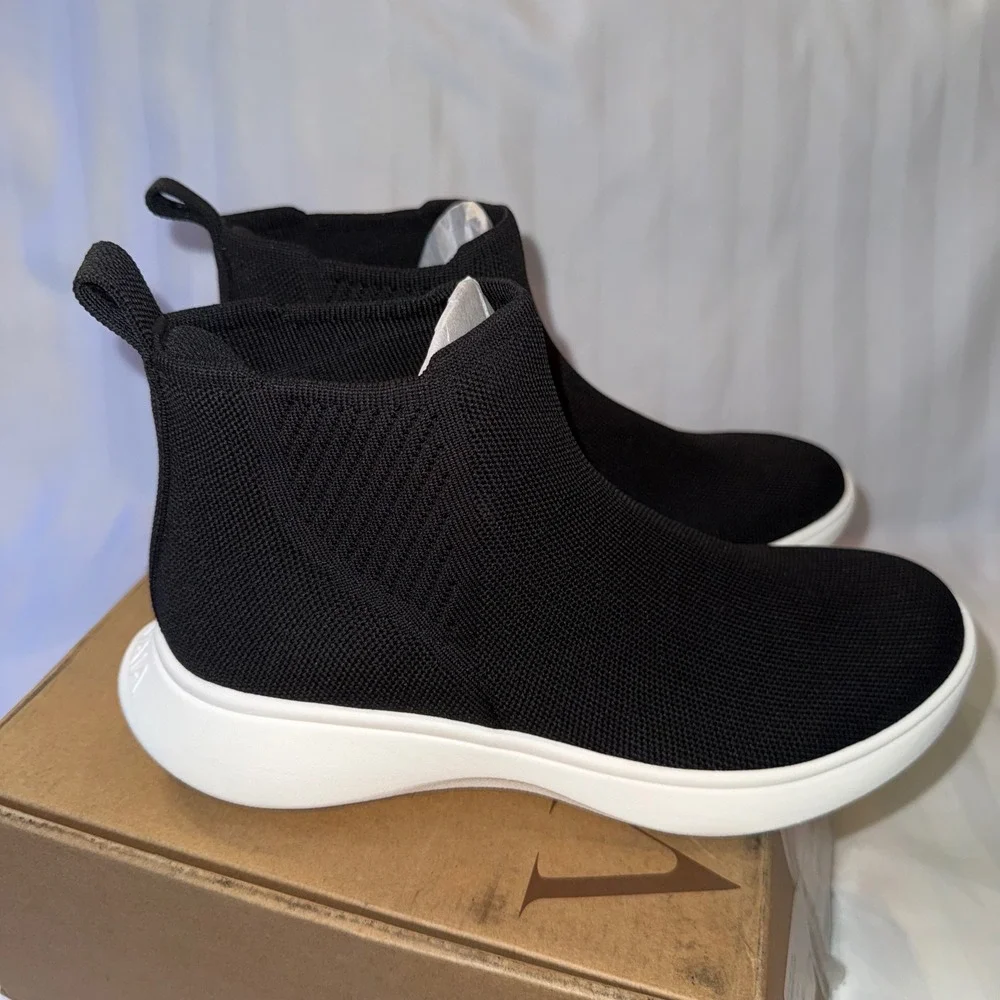 VIVAIA Black Knit Chelsea Boots Women's Slip On Water Repellent Comfortable US 8